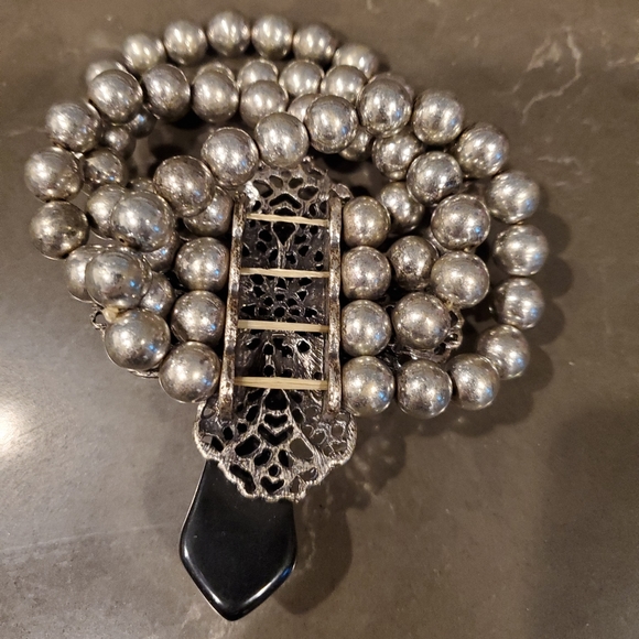 Cross stretch bracelet with rhinestones - Picture 4 of 6